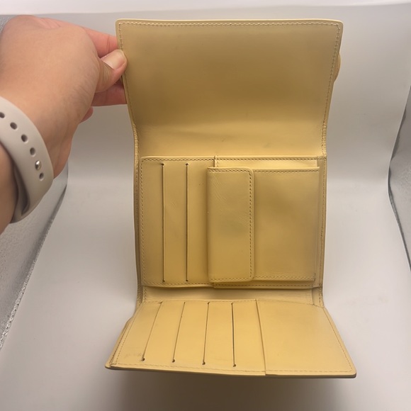 Louis Vuitton Wallet - Picture 9 of 9